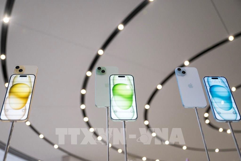 Điện thoại iPhone được trưng bày tại Cupertino, California, Mỹ. (Ảnh: AFP/TTXVN) Điện thoại iPhone được trưng bày tại Cupertino, California, Mỹ. (Ảnh: AFP/TTXVN)